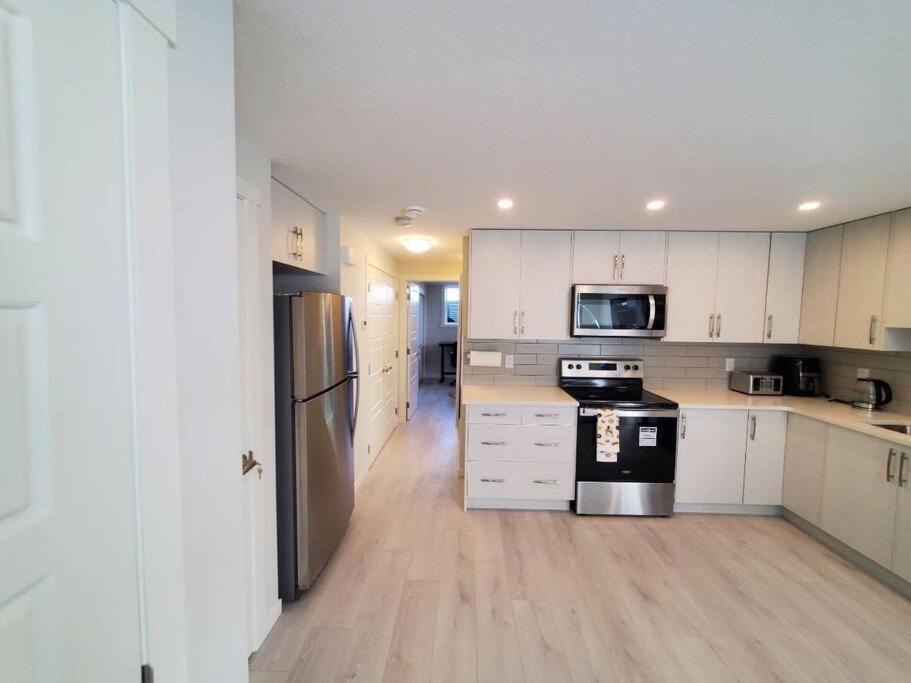 Cozy Rockland Park Unit+Parking Apartman YYC Kültér fotó
