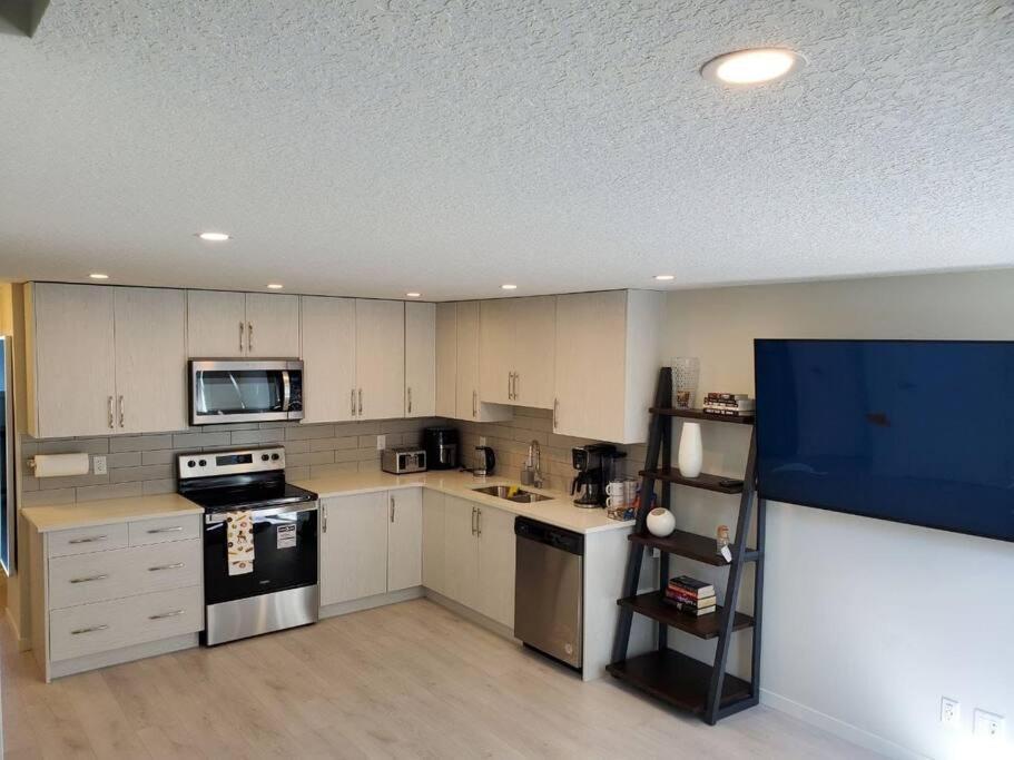 Cozy Rockland Park Unit+Parking Apartman YYC Kültér fotó