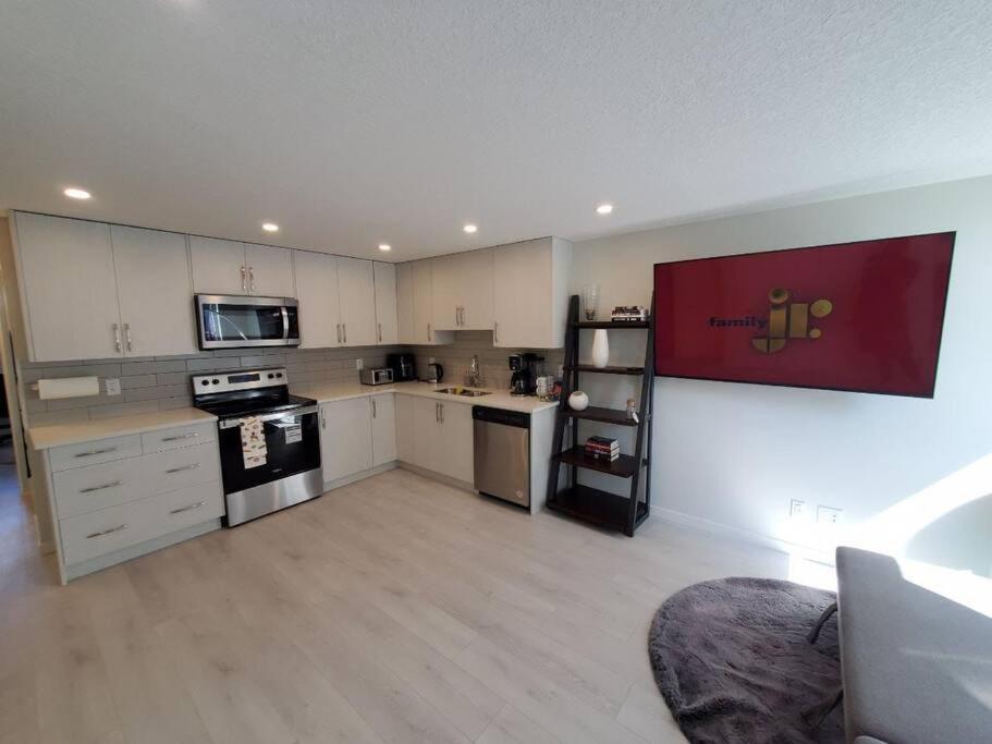Cozy Rockland Park Unit+Parking Apartman YYC Kültér fotó