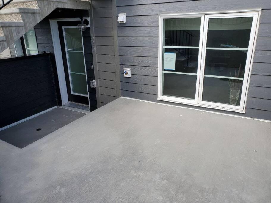Cozy Rockland Park Unit+Parking Apartman YYC Kültér fotó