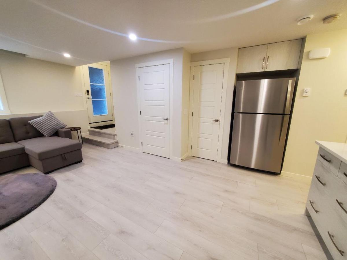 Cozy Rockland Park Unit+Parking Apartman YYC Kültér fotó