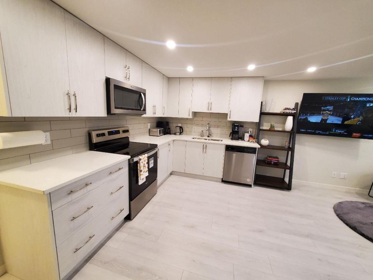 Cozy Rockland Park Unit+Parking Apartman YYC Kültér fotó