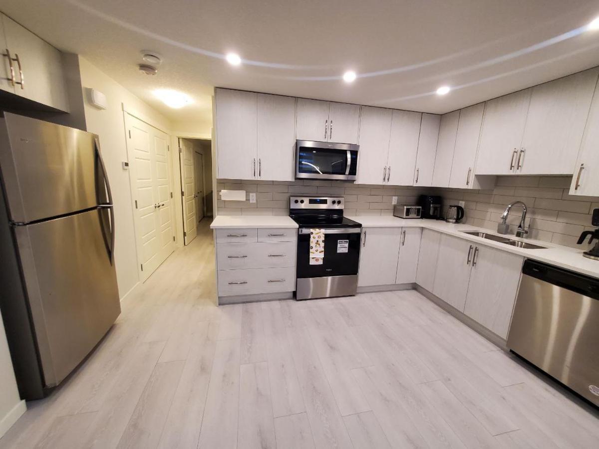Cozy Rockland Park Unit+Parking Apartman YYC Kültér fotó