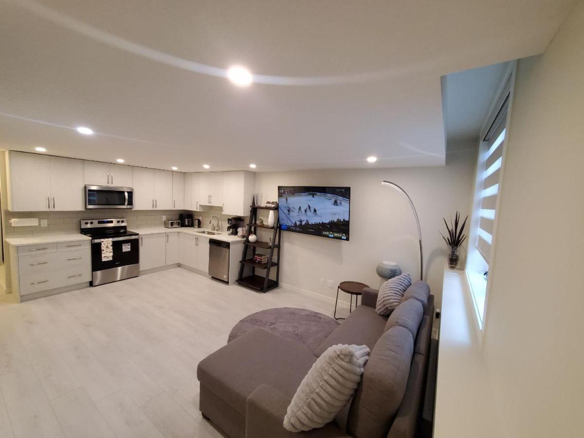 Cozy Rockland Park Unit+Parking Apartman YYC Kültér fotó