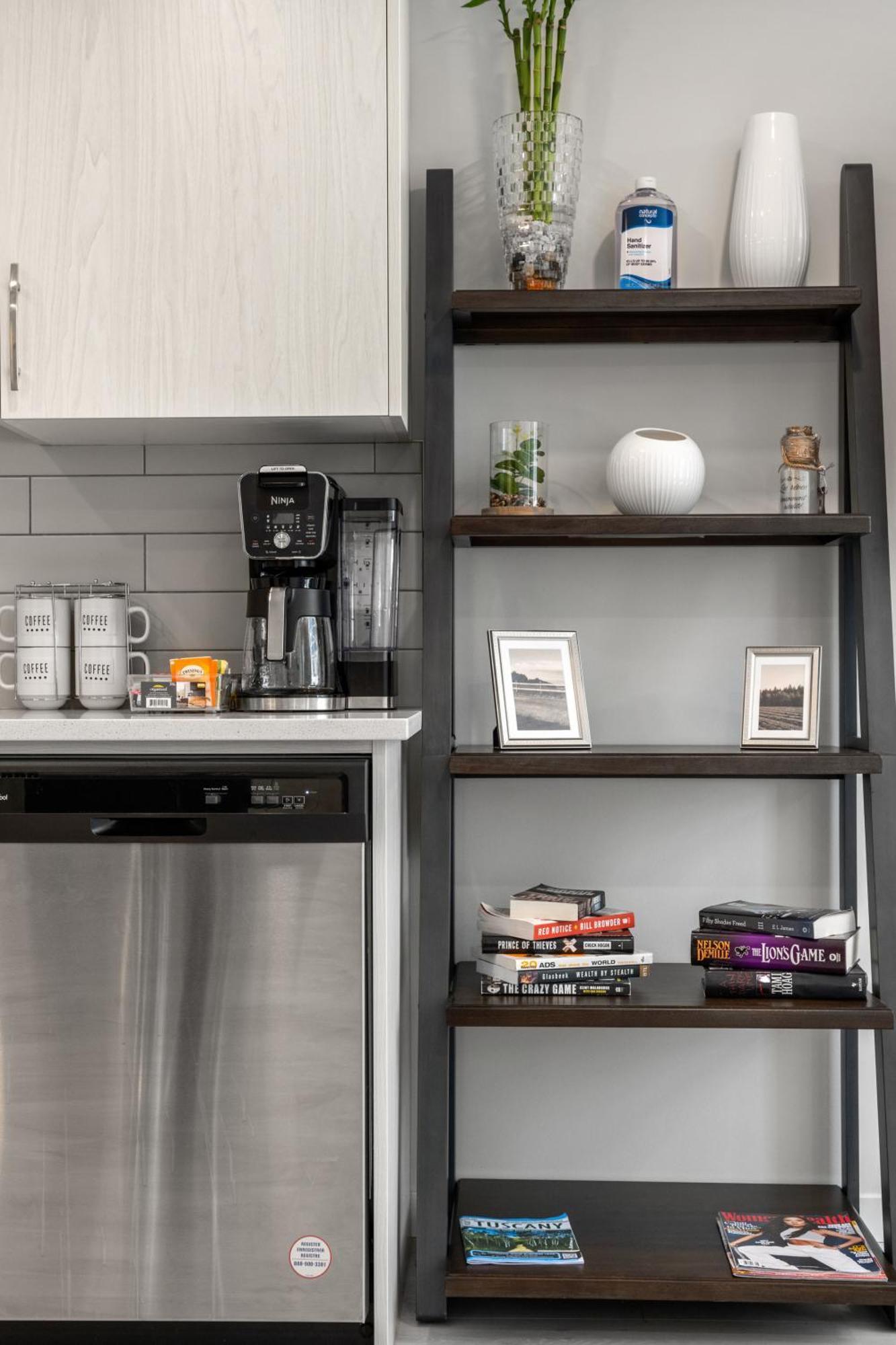 Cozy Rockland Park Unit+Parking Apartman YYC Kültér fotó